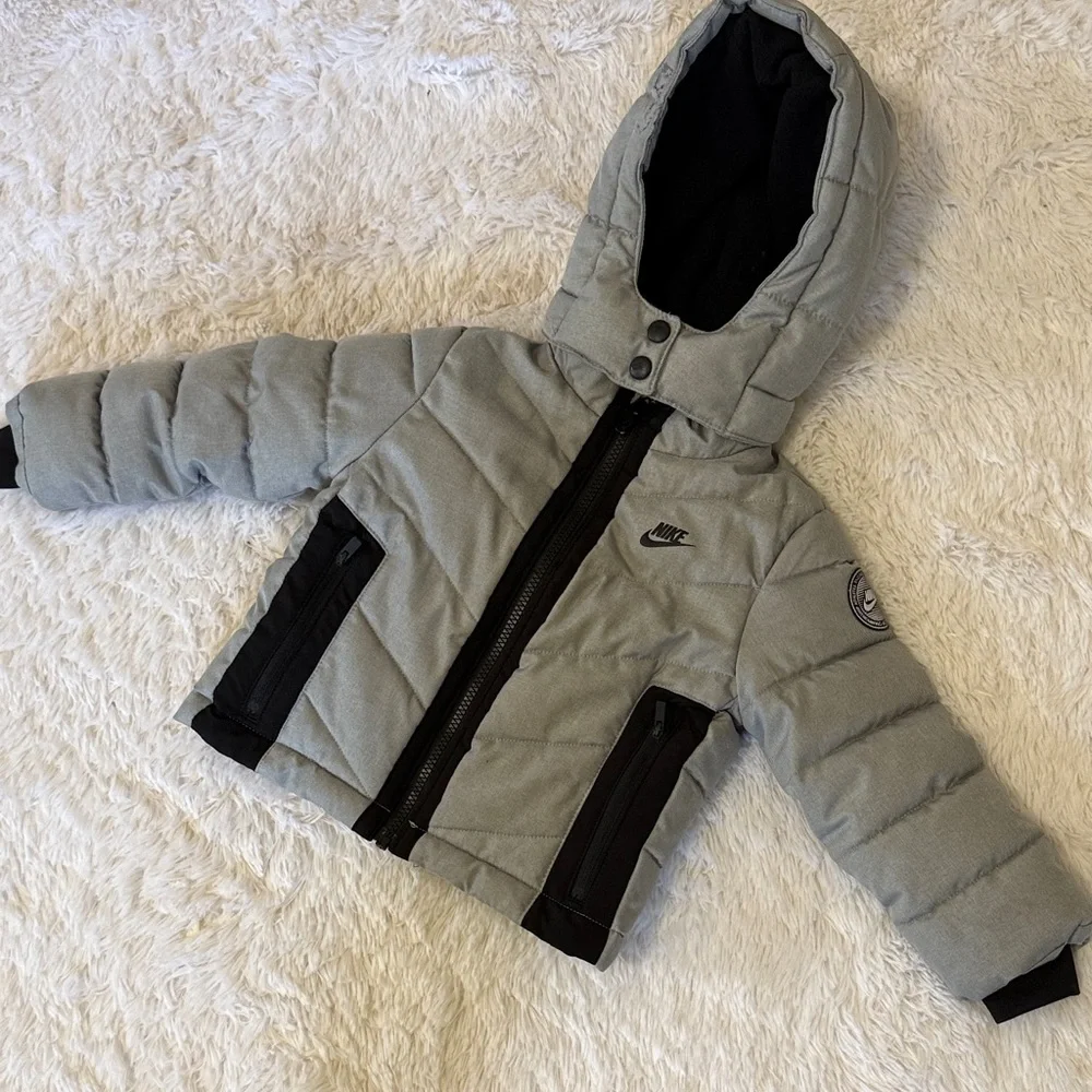 Nike Kids Light Gray Hooded Puffer Jacket with Black Accents